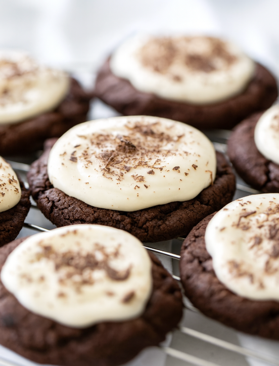 Chocolate Fudge Cream Cookies